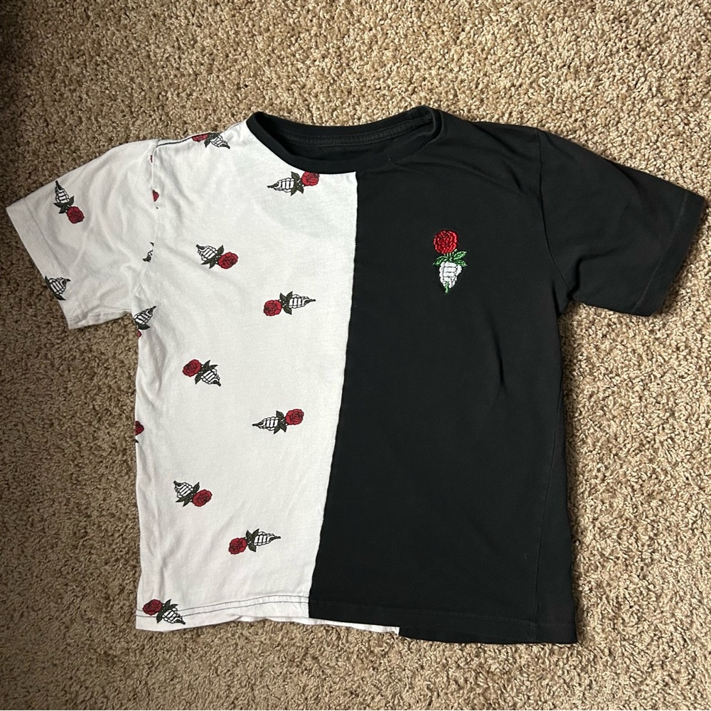 Y Eighty Eight Brand Black&White Split Skeleton Hand Rose Shirt Size 10/12 |A115